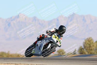 media/Jan-12-2025-CVMA (Sun) [[be1d2b16e3]]/Race 3-Amateur Supersport Middleweight/